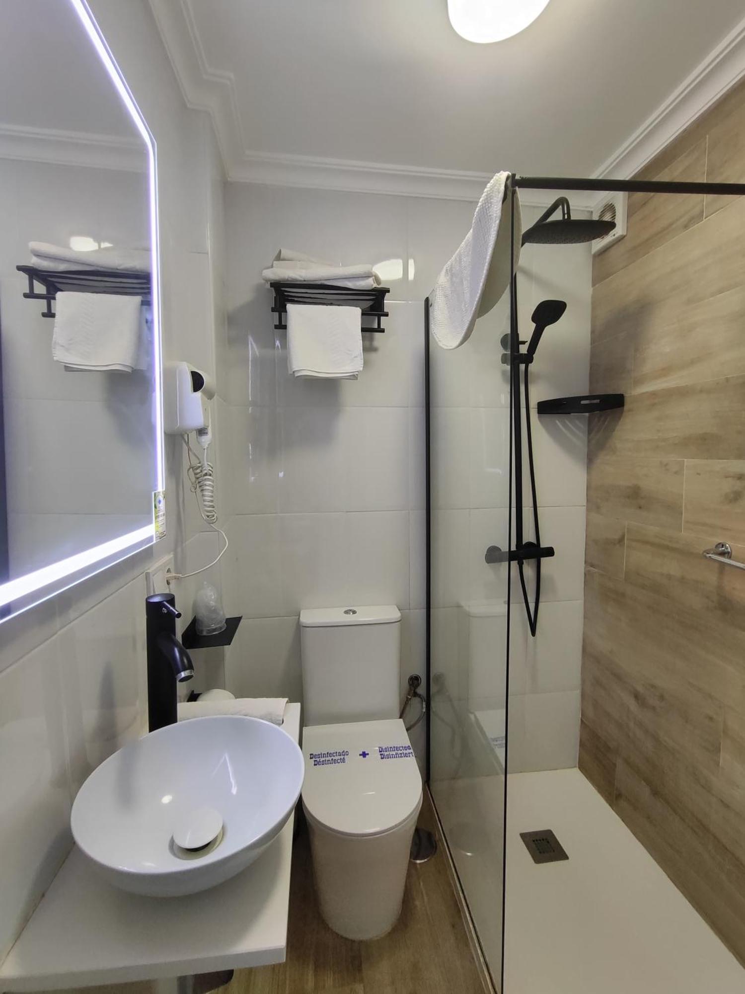 Hostal Lucy Santander Bagian luar foto